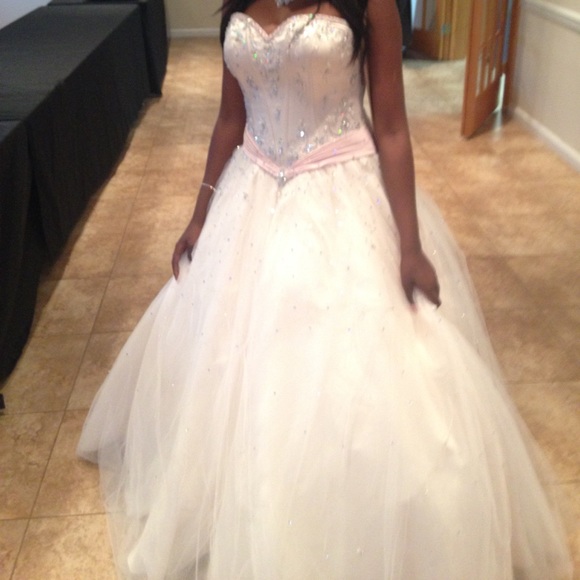 Ivory and rose dress - Picture 1 of 3